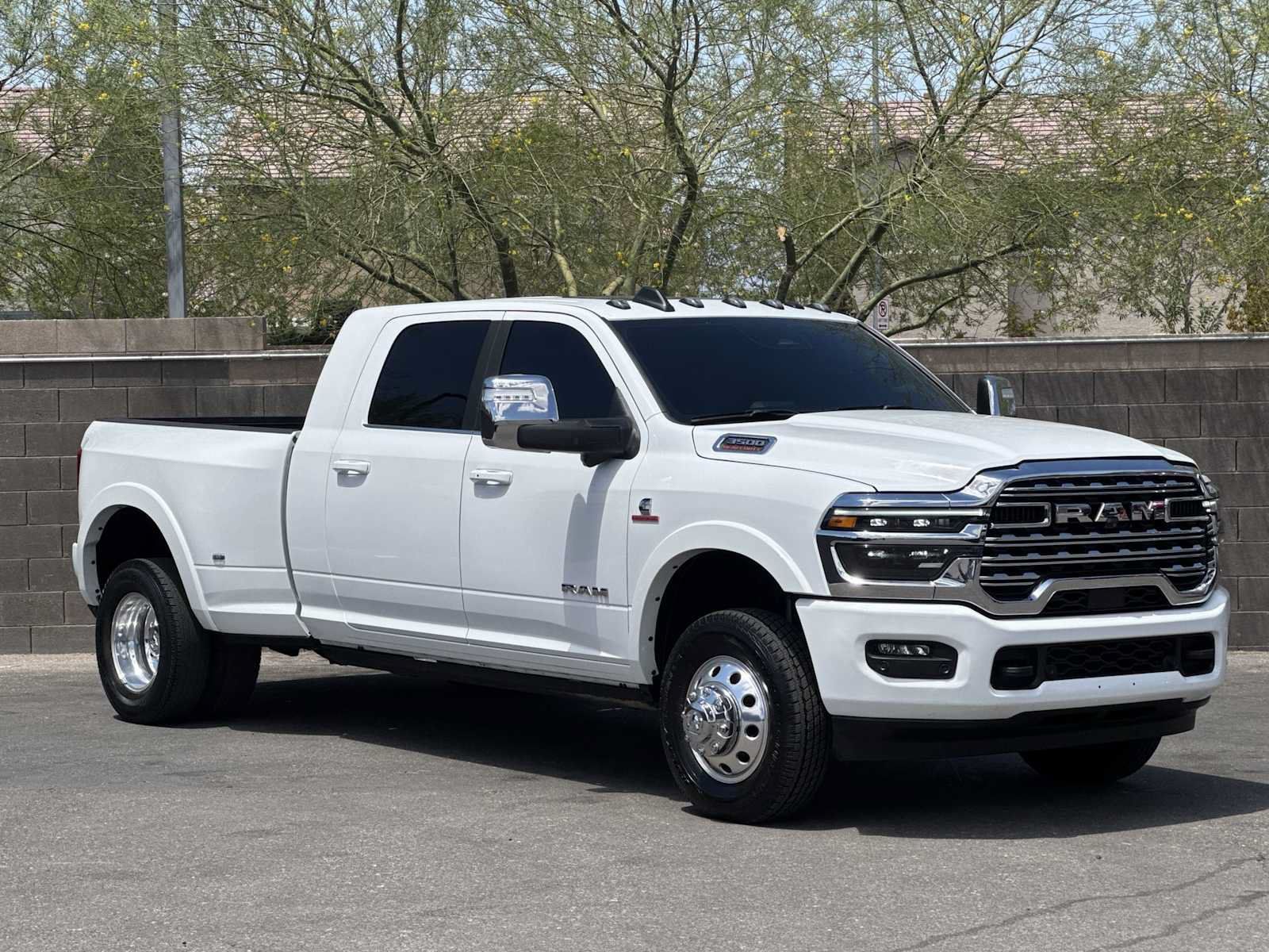 Used 2025 RAM 3500 Longhorn AWD/4WD image 2