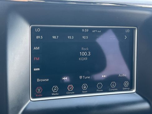 Used 2019 Jeep Grand Cherokee Laredo image 18