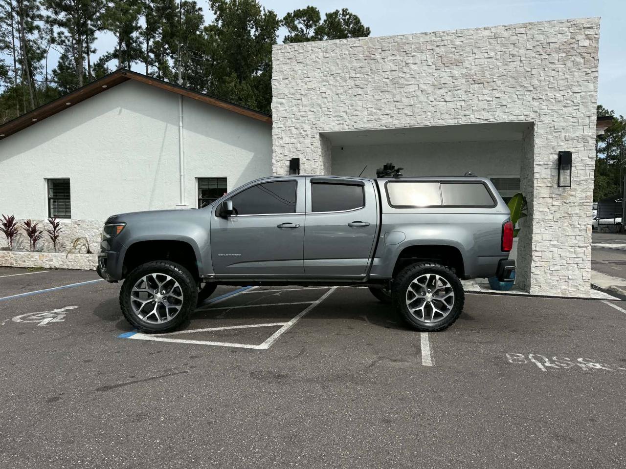 Used 2019 Chevrolet Colorado LT w/ LT Convenience Package RWD image 2