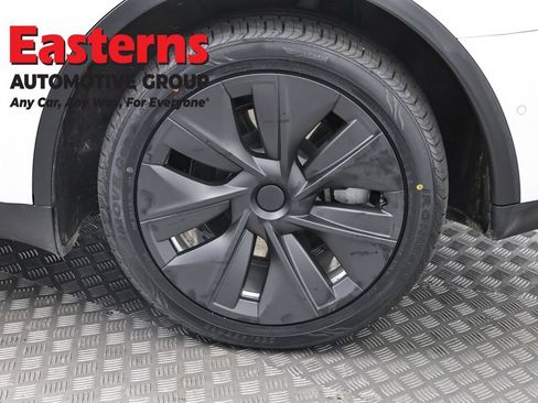 Used 2022 Tesla Model Y Long Range AWD/4WD image 28