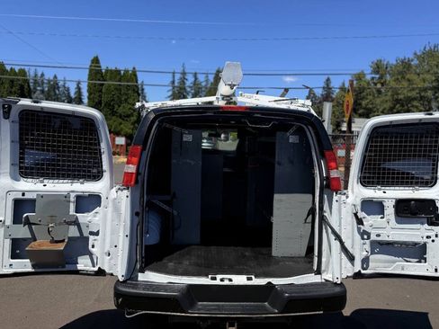 Used 2013 Chevrolet Express 2500 RWD image 10