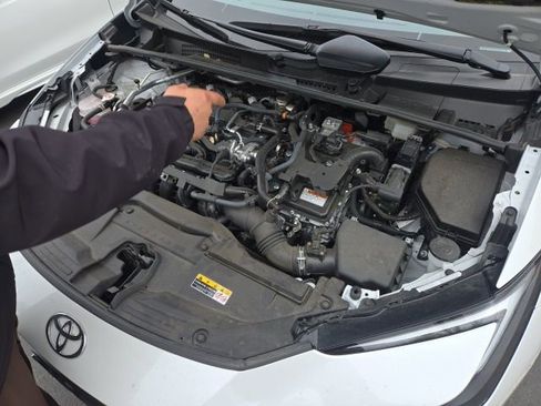 Used 2025 Toyota Prius LE FWD image 17