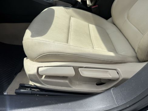 Used 2015 Volkswagen Jetta SE FWD image 29