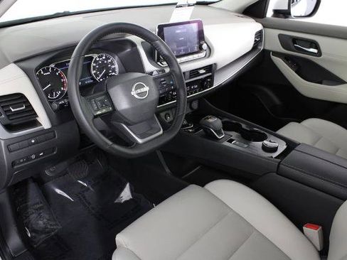 Certified 2025 Nissan Rogue SV w/ SV Premium Package image 19