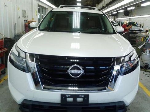Certified 2023 Nissan Pathfinder Platinum w/ Cargo Package AWD/4WD image 2