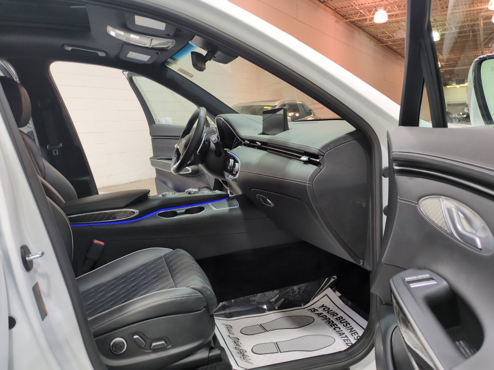 Certified 2025 Genesis GV70 3.5T Sport w/ Sport Prestige Package AWD/4WD image 9