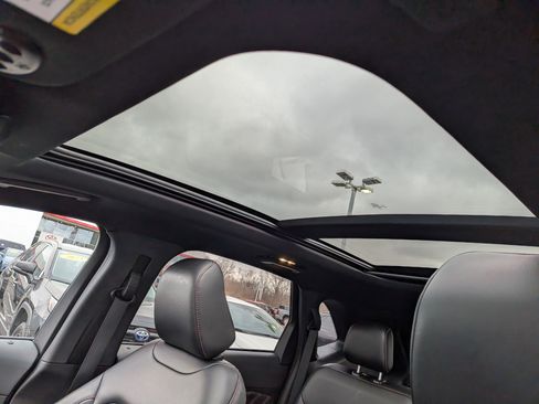 Used 2020 Ford Edge ST-Line w/ Cold Weather Package image 16