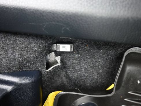 Used 2018 Toyota RAV4 Limited AWD/4WD image 29
