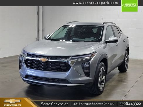 Used 2024 Chevrolet Trax LT w/ Driver Confidence Package FWD image 1