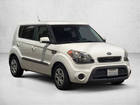 Used 2013 Kia Soul FWD image 3