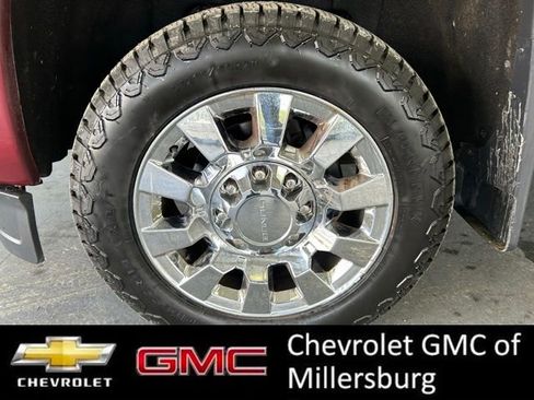 Used 2017 GMC Sierra 2500 Denali w/ Duramax Plus Package AWD/4WD image 10