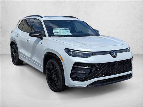 New 2026 Volkswagen Tiguan SE R-Line FWD image 3
