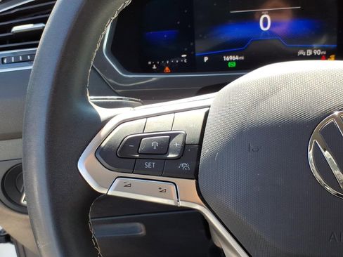 Used 2022 Volkswagen Tiguan SE image 15