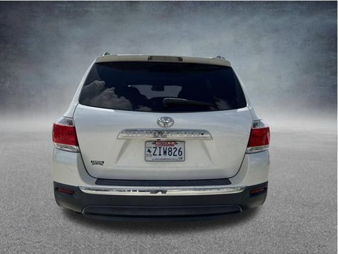 Used 2013 Toyota Highlander SE FWD image 6