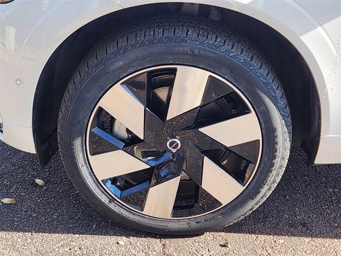 Used 2023 Volvo XC60 T8 Ultimate image 25