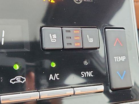 Certified 2022 Toyota Avalon Limited w/ Advanced Safety Package FWD image 26