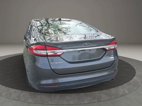 Used 2018 Ford Fusion SE w/ Fusion SE Technology Package FWD image 8