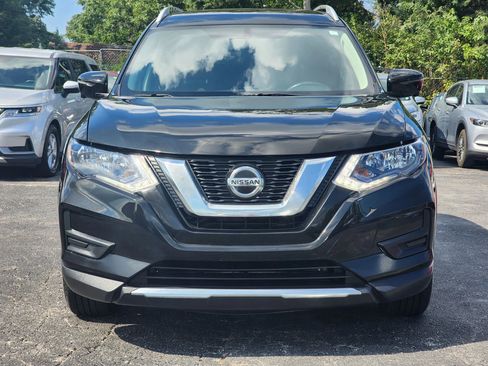 Used 2018 Nissan Rogue SV w/ Premium Package image 2