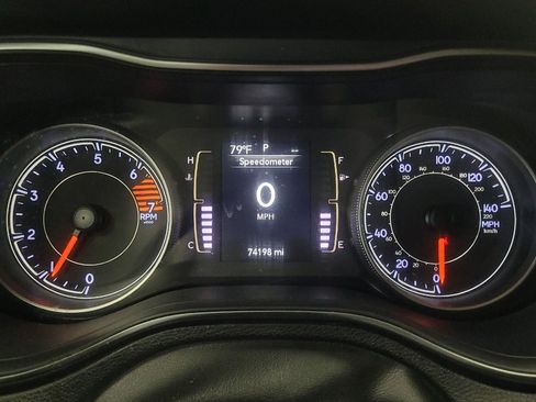 Used 2020 Jeep Cherokee Latitude FWD image 23