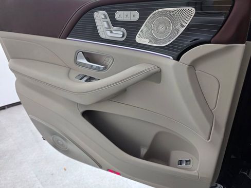 Certified 2025 Mercedes-Benz Maybach GLS 600 4MATIC image 29