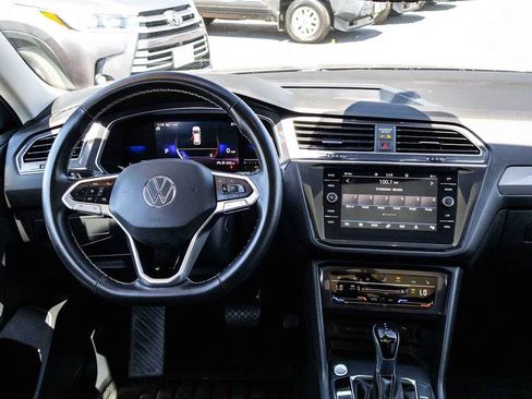 Used 2022 Volkswagen Tiguan SE w/ Panoramic Sunroof Package AWD/4WD image 24