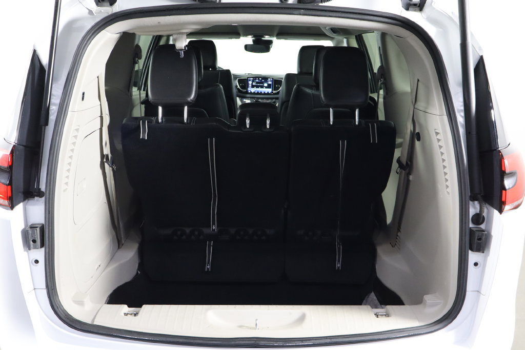 Used 2024 Chrysler Pacifica Limited FWD image 18