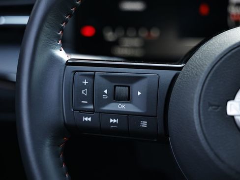 Used 2025 Nissan Kicks SR FWD image 31