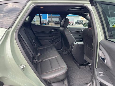Used 2024 Chevrolet Trax RS w/ Sunroof Package FWD image 10