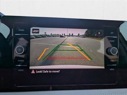 New 2025 Volkswagen Taos SE image 16