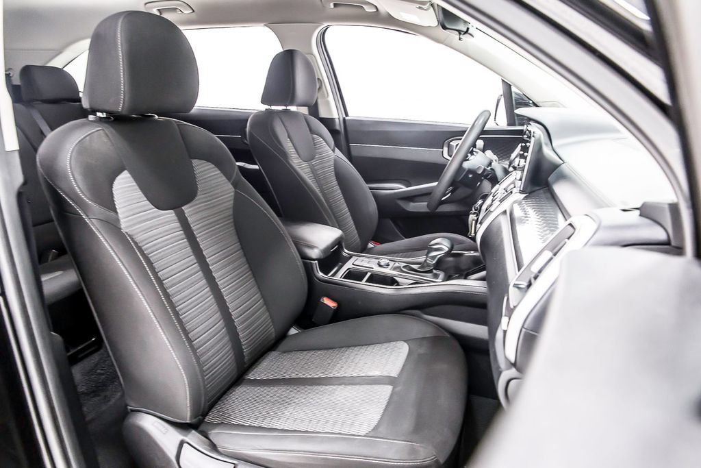 Used 2023 Kia Sorento LX FWD image 31