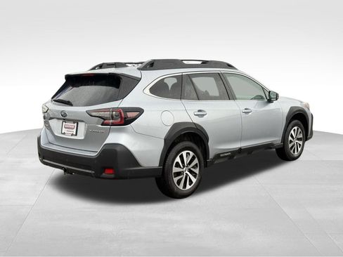 Used 2023 Subaru Outback Premium image 5