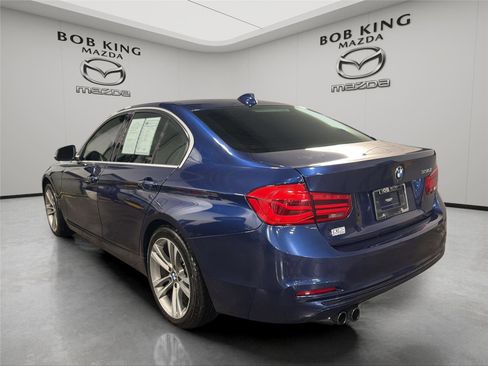 Used 2018 BMW 330i Sedan w/ Convenience Package RWD image 3