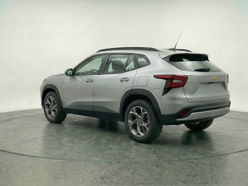 Used 2025 Chevrolet Trax LT image 6