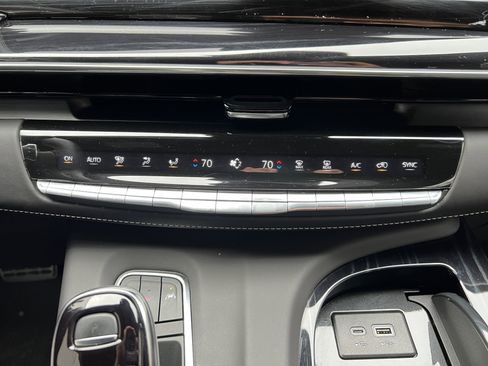 Used 2024 Cadillac Escalade V w/ LPO, ONYX Package image 34