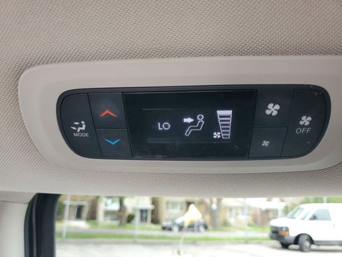 Used 2023 Chrysler Voyager LX FWD image 15