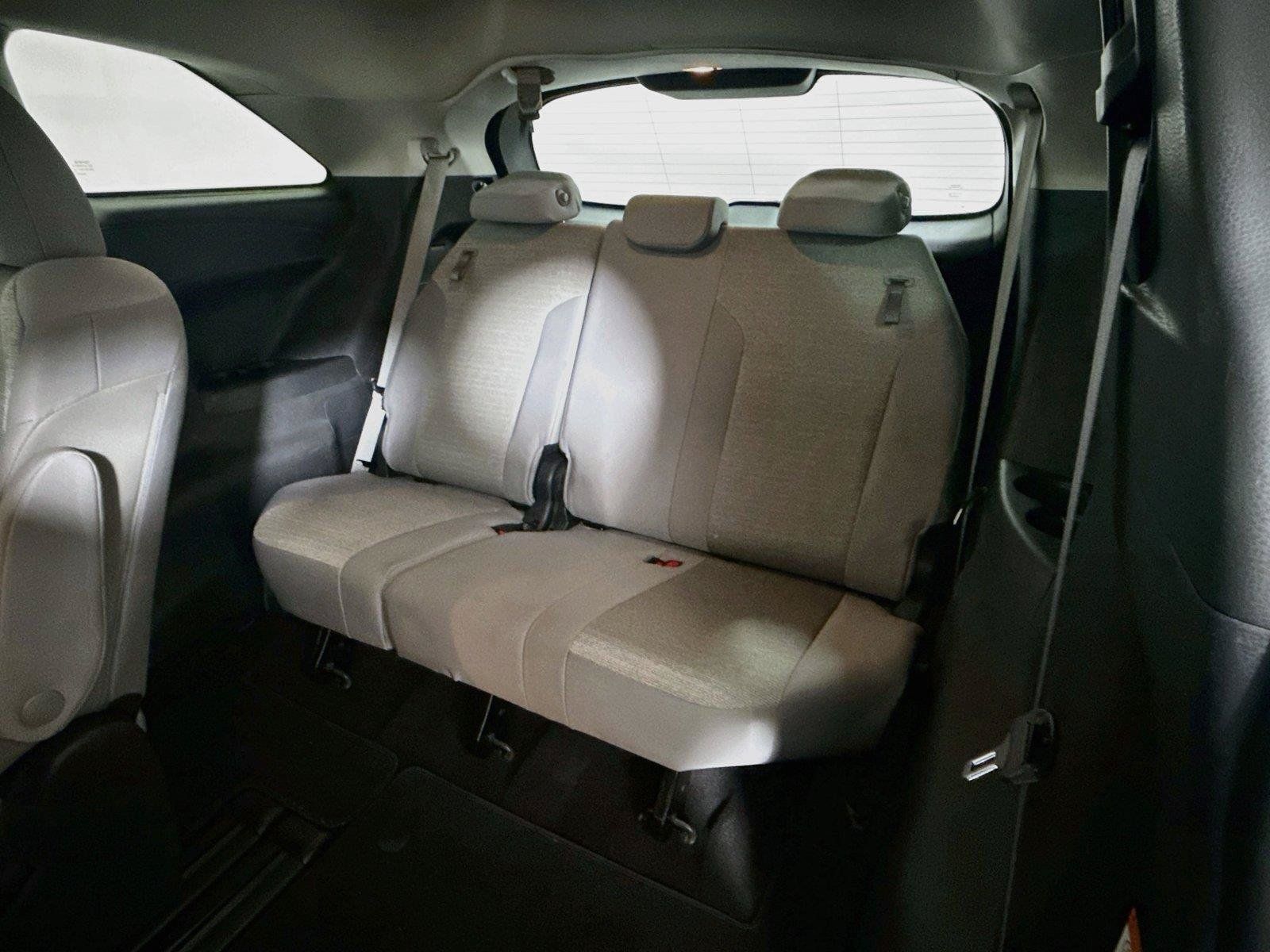 Used 2025 Toyota Sienna LE FWD image 29