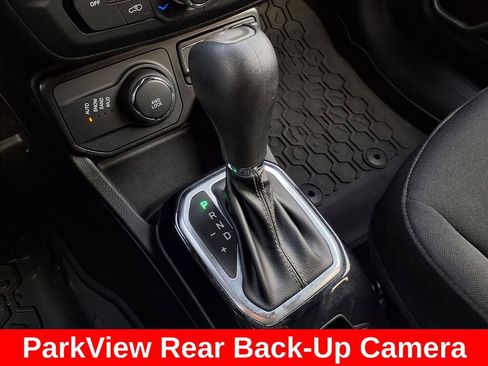 Used 2021 Jeep Renegade Latitude w/ Luxury Group II image 11