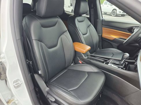 Used 2025 Jeep Compass Limited AWD/4WD image 16