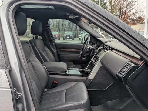 Used 2020 Land Rover Discovery HSE image 11