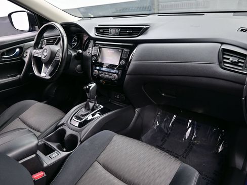 Used 2018 Nissan Rogue SV FWD image 15