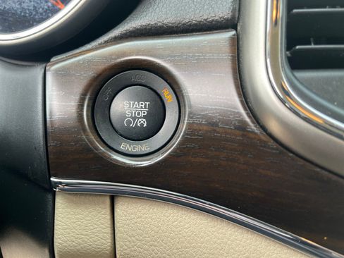 Used 2014 Jeep Grand Cherokee Limited w/ Luxury Group II image 30