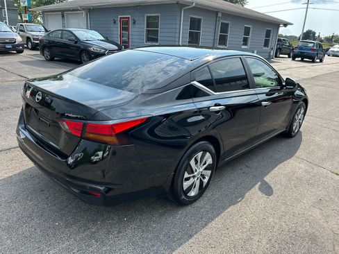 Used 2024 Nissan Altima 2.5 S FWD image 3