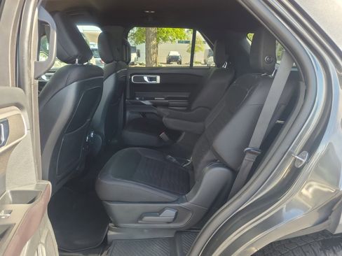 Used 2020 Ford Explorer XLT AWD/4WD image 17