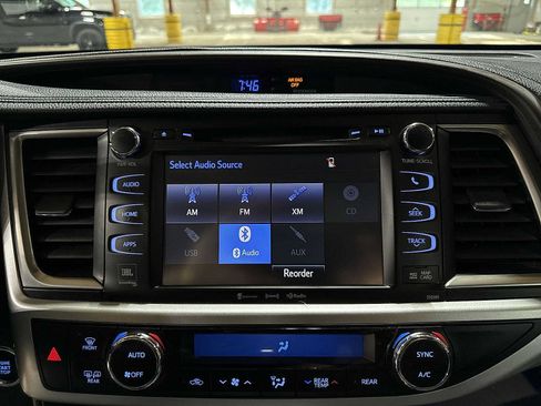 Used 2019 Toyota Highlander Limited AWD/4WD image 22