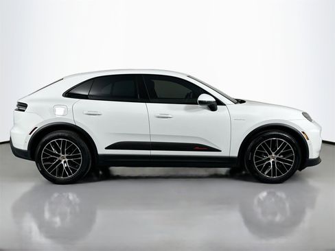 Certified 2025 Porsche Macan Electric image 8