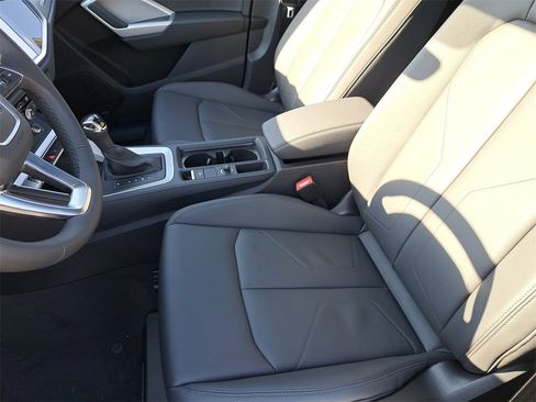 New 2025 Audi Q3 2.0T Premium image 18