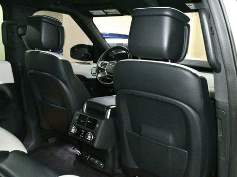 Used 2021 Land Rover Discovery HSE R-Dynamic AWD/4WD image 16