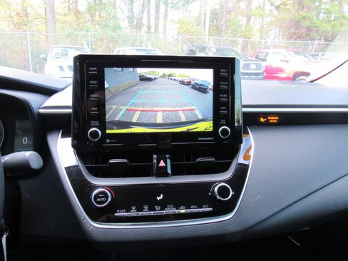 Used 2022 Toyota Corolla LE FWD image 14