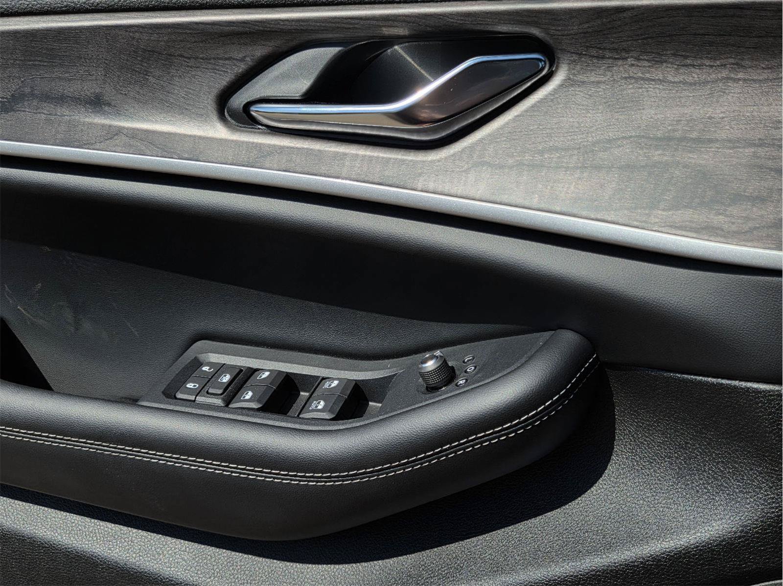 New 2027 Jeep Grand Cherokee Altitude RWD image 16