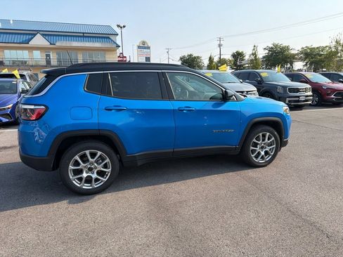 Used 2025 Jeep Compass Limited AWD/4WD image 12